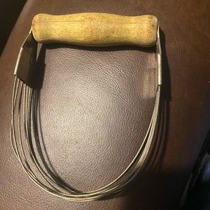 VINTAGE ANDROCK WIRE PASTRY BLENDER PIE DOUGH CUTTER NATURAL WOODEN HANDLE USA.